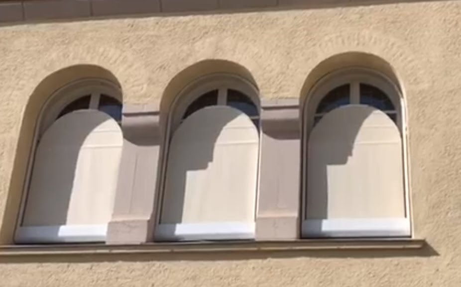 GJ MW Round na třech obloukových oknech
